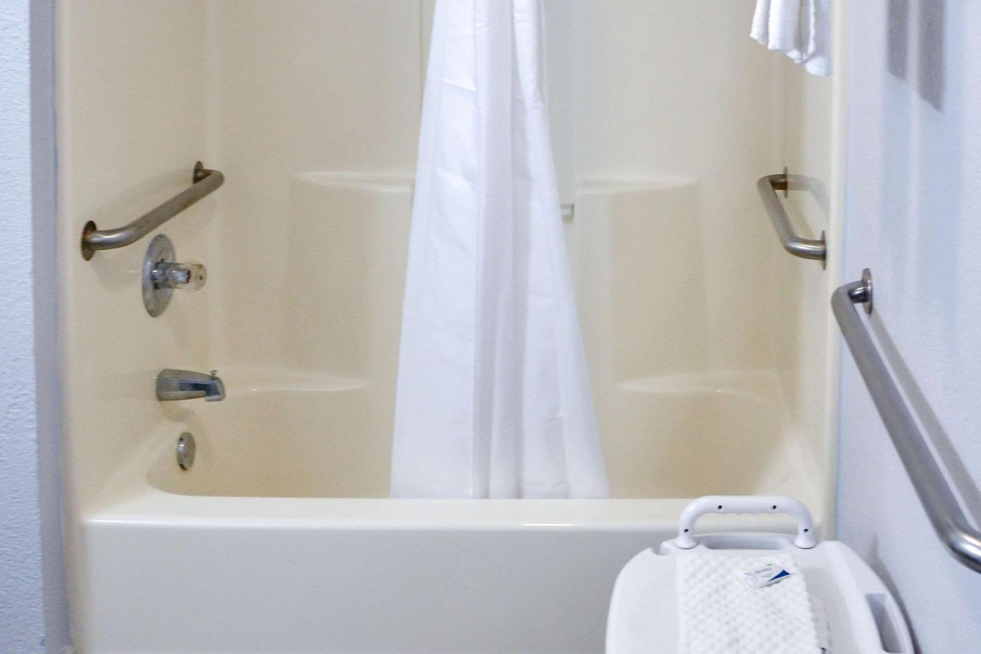 Rodeway Inn Sun City Center Bagian luar foto