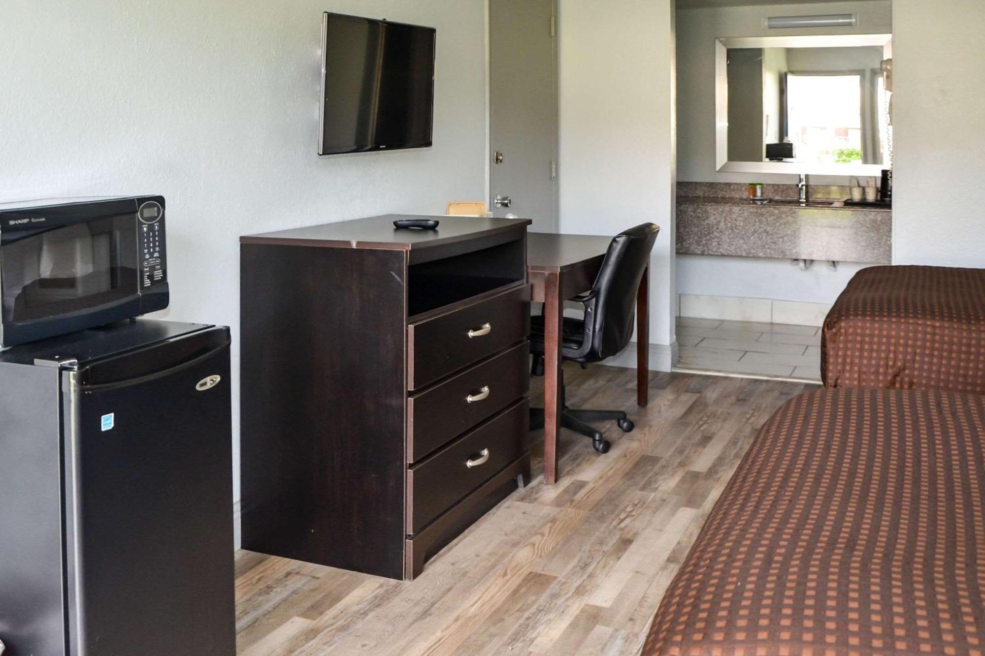 Rodeway Inn Sun City Center Bagian luar foto