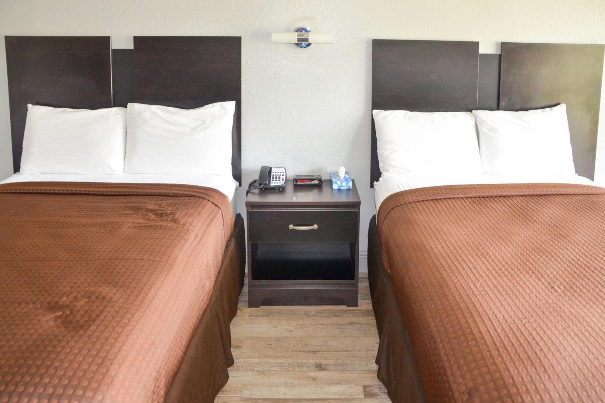 Rodeway Inn Sun City Center Bagian luar foto