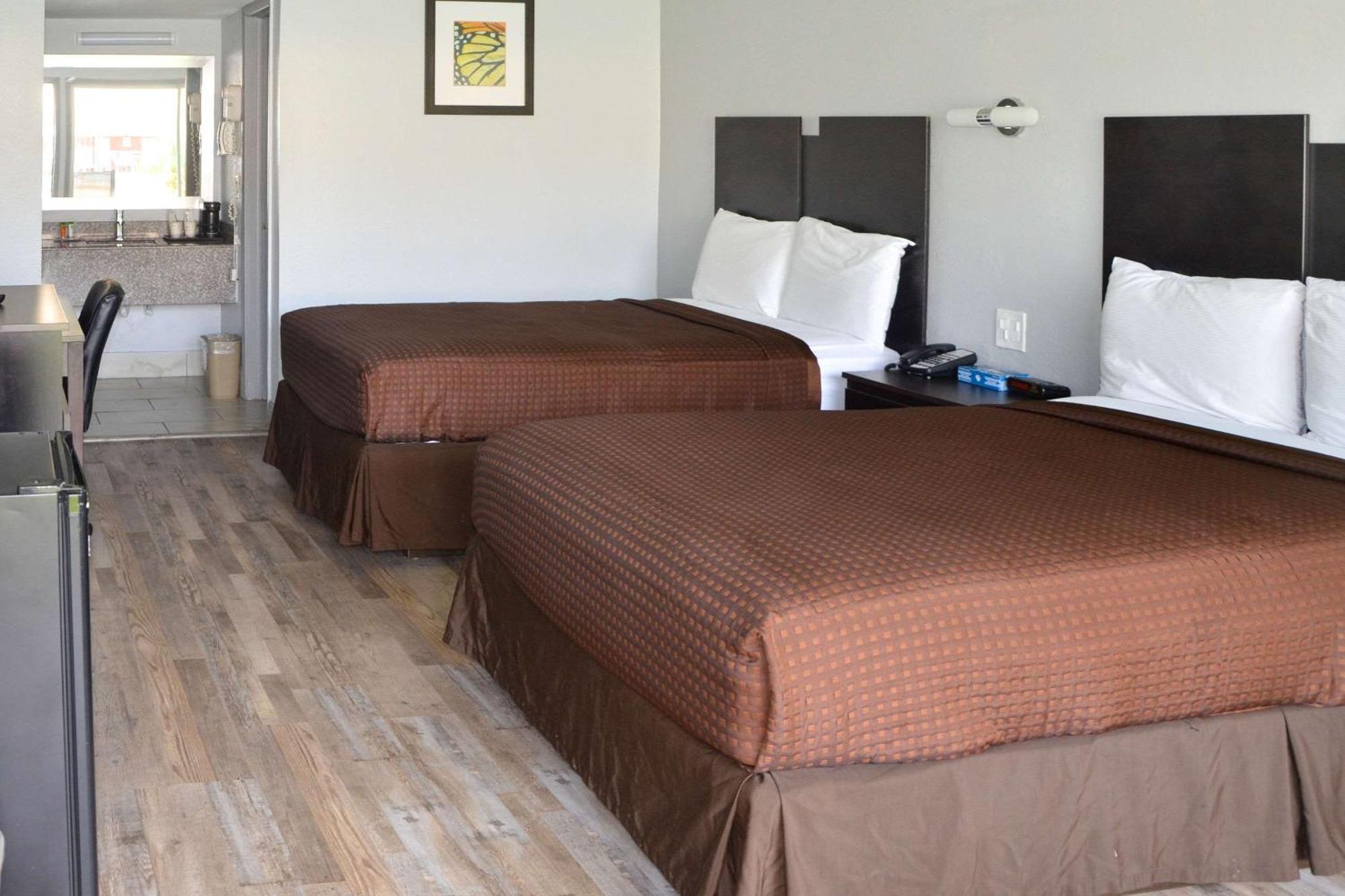 Rodeway Inn Sun City Center Bagian luar foto