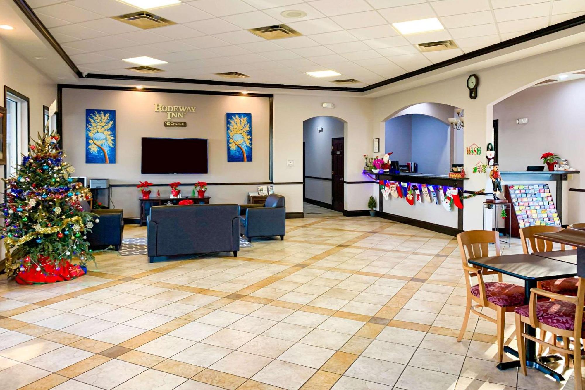 Rodeway Inn Sun City Center Bagian luar foto