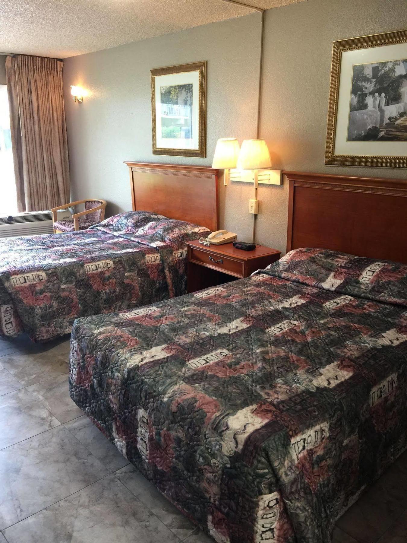 Rodeway Inn Sun City Center Bagian luar foto