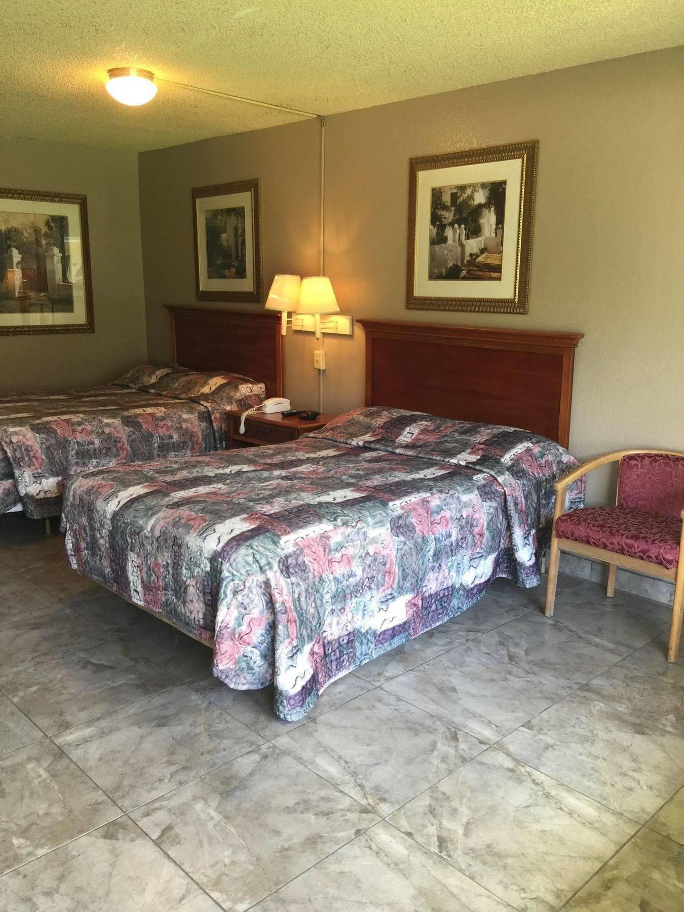 Rodeway Inn Sun City Center Bagian luar foto