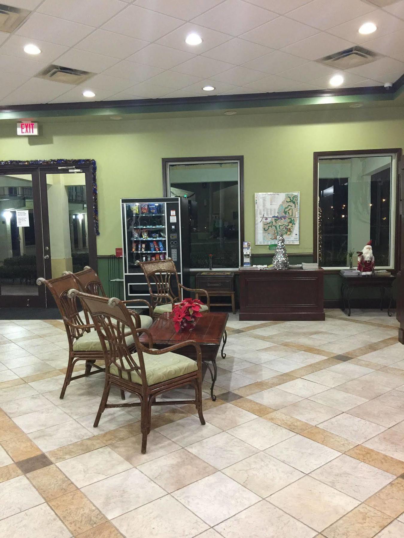 Rodeway Inn Sun City Center Bagian luar foto