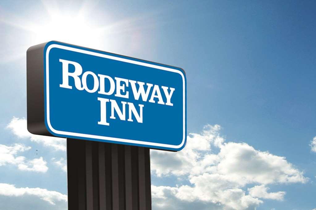 Rodeway Inn Sun City Center Bagian luar foto